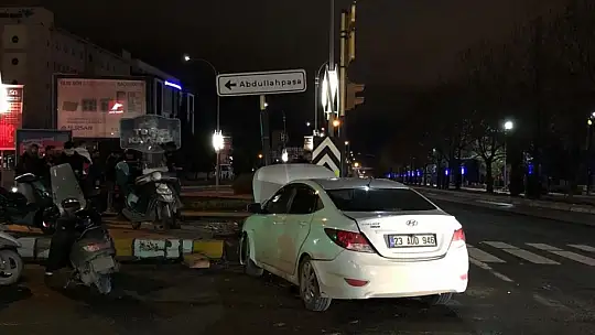 Otomobil direğe çarptı: 1 yaralı