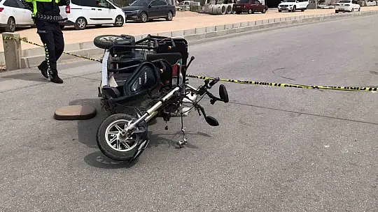 Otomobil, elektrikli bisiklete çarptı: 1 ölü
