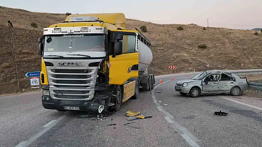 Otomobil ile tır çarpıştı: 5 yaralı