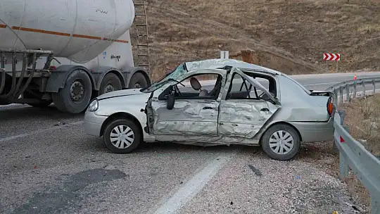 Otomobil ile tır çarpıştı: 5 yaralı