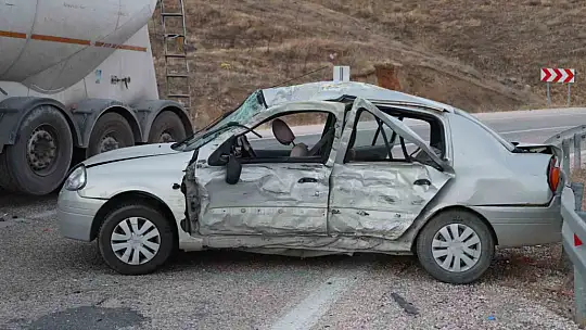 Otomobil ile tır çarpıştı: 5 yaralı
