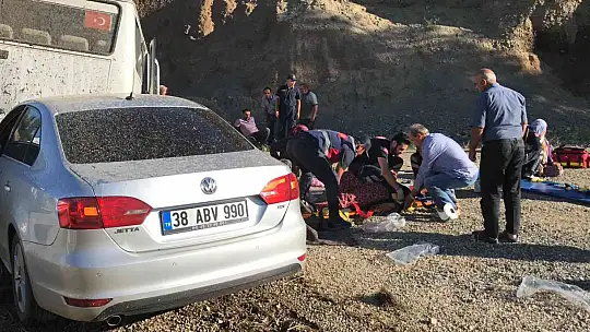 Otomobil tarım işçilerini taşıyan minibüse çaptı: 17 yaralı