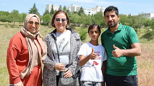 Özel sporcular atletizm yarışmasında ter döktü