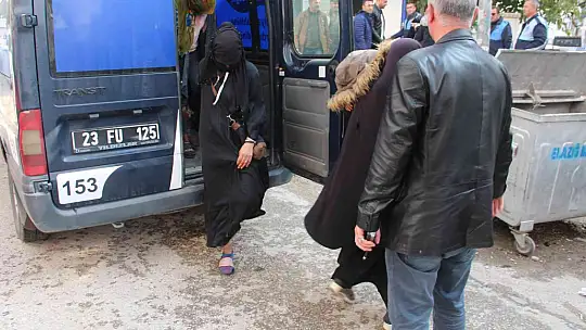 Pirincin içinden taş ayıklar gibi para ayıkladılar
