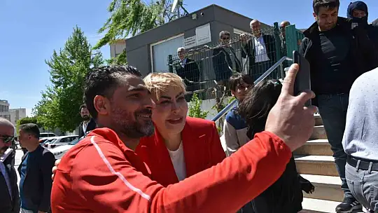 Prof. Dr. Açık, oyunu kullandı