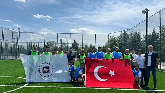 Rektör Göktaş, öğrencilerle maç yaptı