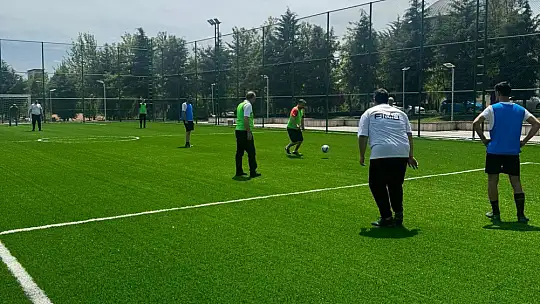 Rektör Göktaş, öğrencilerle maç yaptı