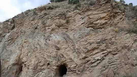 Sadece cüceler girebiliyor: Elazığ'daki o dağ yıllardır gizemini koruyor