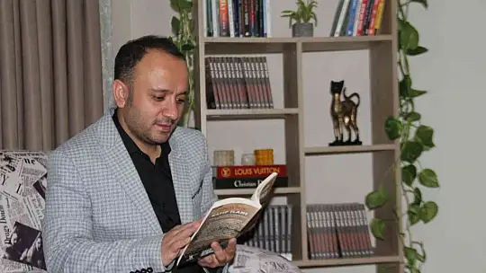 Sağ kolundan kemoterapi gördü, sol koluyla yazmaya devam etti