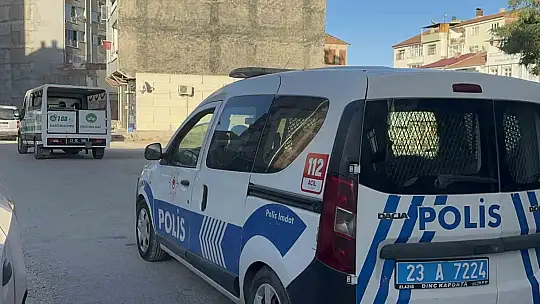 Sağlık ekipleri birinin baygın bulunduğu ihbarına gitti, yaşlı adamın öldüğü ortaya çıktı