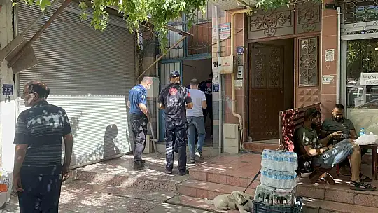 Sağlık ekipleri birinin baygın bulunduğu ihbarına gitti, yaşlı adamın öldüğü ortaya çıktı