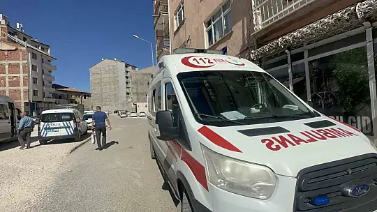 Sağlık ekipleri birinin baygın bulunduğu ihbarına gitti, yaşlı adamın öldüğü ortaya çıktı