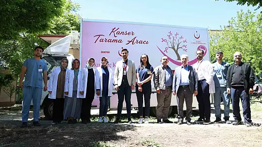Sağlıkçılar 'kanserde erken tanı' için mobil araçla ilçe ilçe dolaşıyor