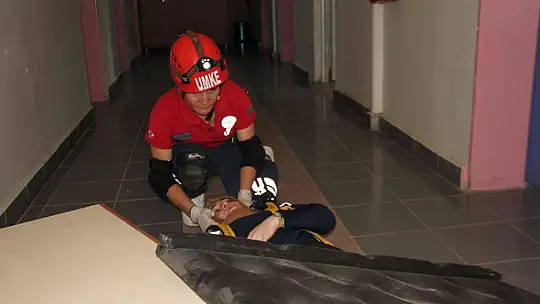 Sağlıkçılar bu kez arkadaşlarını kurtarmak için seferber oldu