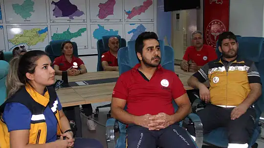 Sağlıkçılar bu kez arkadaşlarını kurtarmak için seferber oldu