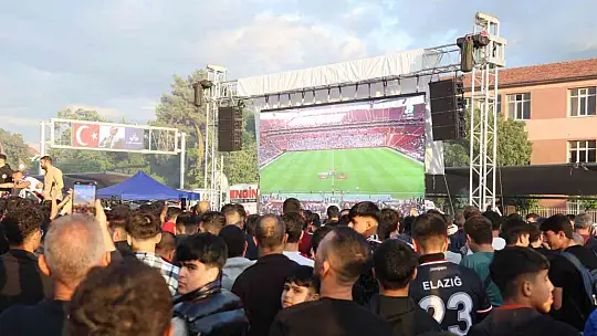 Şampiyonlar Ligi maçını aratmayan atmosfer, binlerce kişi bu maça kilitlendi