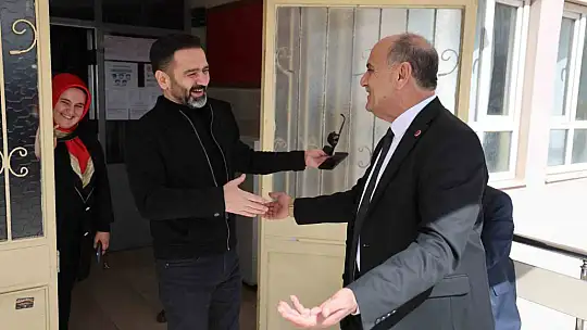 Seçim bitmeden kazandığını ilan etti