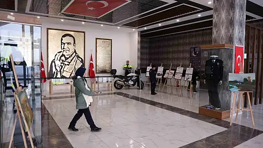Şehit Fethi Sekin'in balmumu heykeliyle tanışan çocukların dokunaklı selamı