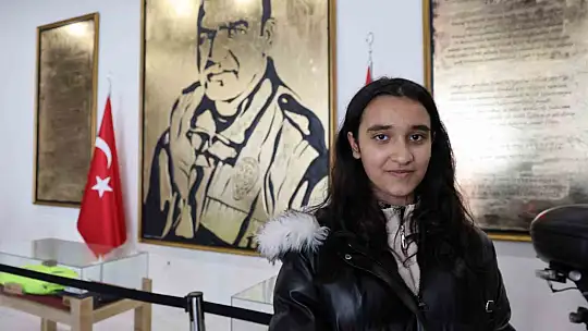 Şehit Fethi Sekin'in balmumu heykeliyle tanışan çocukların dokunaklı selamı