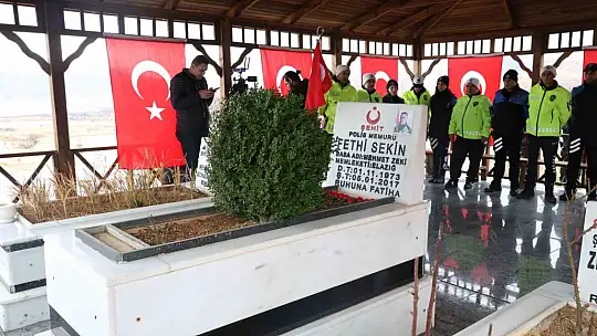 Şehit polis Fethi Sekin kabri başında anıldı