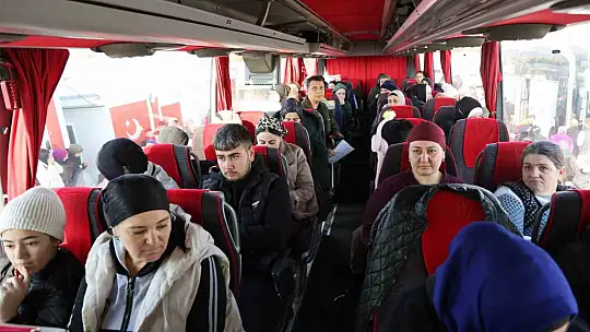 Sevinç ve hüzün gözyaşları bir arada: Ahıska Türkleri yeni yuvalarına uğurlandı