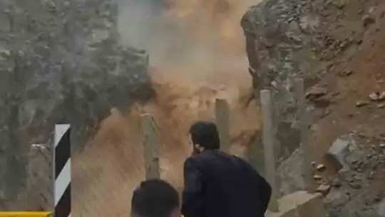 Şiddetli yağış sonrası şelale taştı