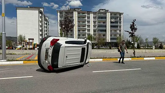 Sivrice Belediye Başkanının kullandığı araç takla attı