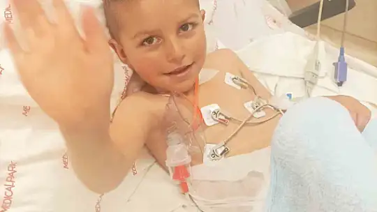 Sobanın üstündeki sıcak patatesi yiyen çocuk ölümden döndü