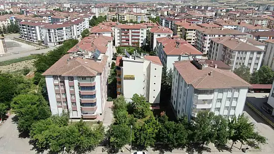 Su alan binada tadilat yapılmayınca pankartla tepki gösterdi