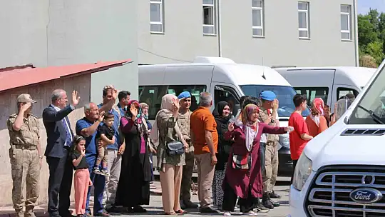 Suriye'ye uğurlanan komandolara duygusal veda