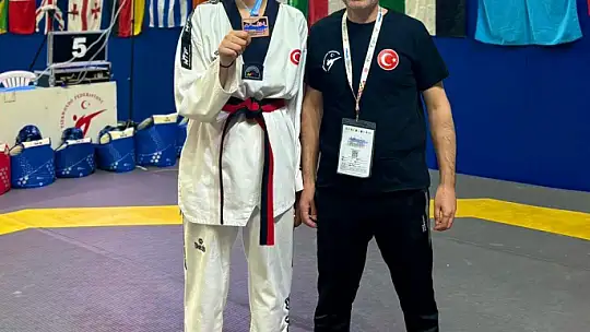 Taekwondo'da Elazığ'a 2 madalya