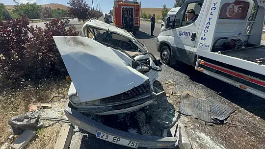 Takla atan araç kağıt gibi oldu: 2 yaralı