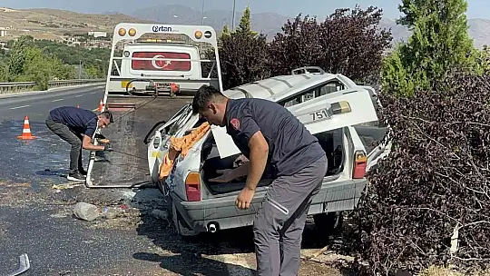 Takla atan araç kağıt gibi oldu: 2 yaralı