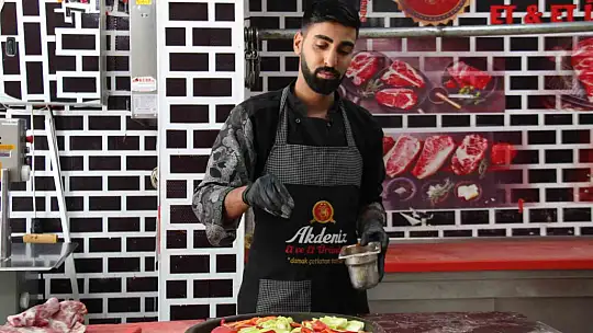 Tam 3 saat fırında pişiyor, vatandaşlar yemek için bir gün önceden sipariş veriyor