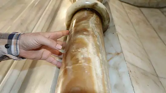 Tarihi camideki denge sütunları 3 büyük depremde de kusursuz döndü