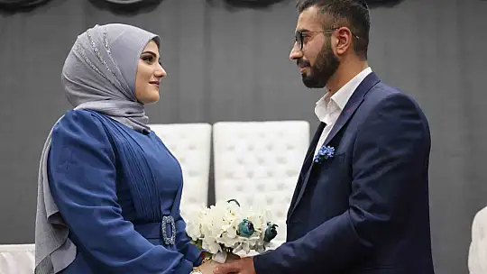 Tarihten habersiz nikah kıydılar, günü öğrencince şoke oldular