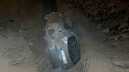 Tekerleği kopan araç şarampole yuvarlandı: 6 yaralı