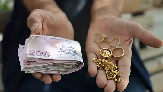 Temizlik işçisinden insanlık dersi: Altın ve para dolu cüzdanı polise teslim etti