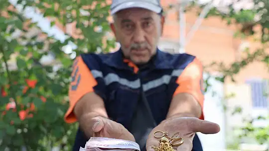 Temizlik işçisinden insanlık dersi: Altın ve para dolu cüzdanı polise teslim etti