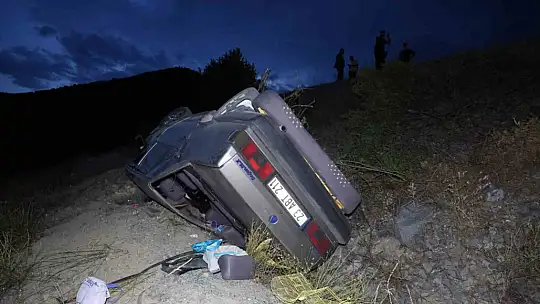 Terasa takılan otomobil onlarca metre yükseklikten düşmekten kurtuldu: 7 yaralı