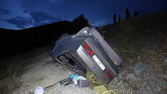 Terasa takılan otomobil onlarca metre yükseklikten düşmekten kurtuldu: 7 yaralı