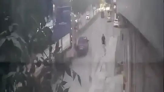 Tır ile otomobil çarpıştı: O anlar kamerada