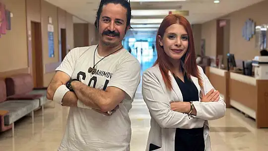Tiyatro oyununu sergilemek için 30 günde 20 kilo verdi