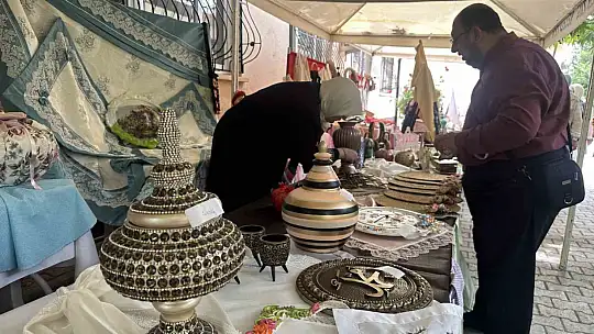 Toplum Ruh Sağlığı Merkezi'ndeki hastaların el emeği göz nuru eserleri sergilendi