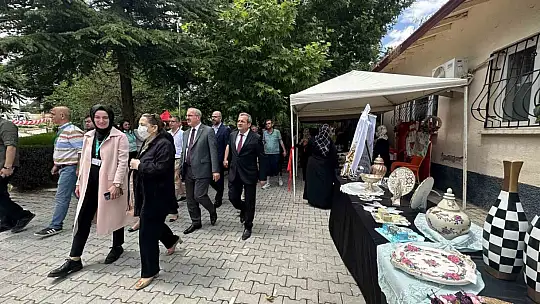 Toplum Ruh Sağlığı Merkezi'ndeki hastaların el emeği göz nuru eserleri sergilendi