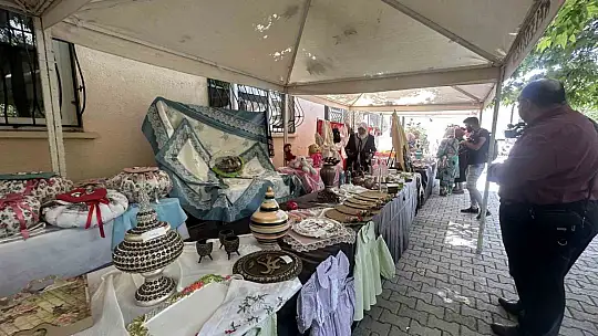 Toplum Ruh Sağlığı Merkezi'ndeki hastaların el emeği göz nuru eserleri sergilendi
