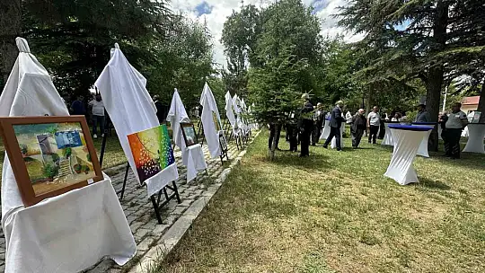 Toplum Ruh Sağlığı Merkezi'ndeki hastaların el emeği göz nuru eserleri sergilendi