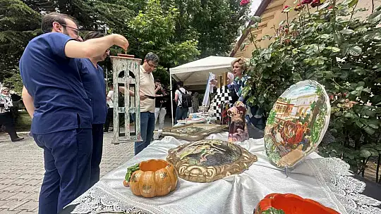 Toplum Ruh Sağlığı Merkezi'ndeki hastaların el emeği göz nuru eserleri sergilendi