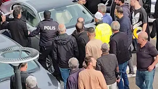 Trafikte tartışan sürücü, aracının bagajından pompalı tüfek çıkardı