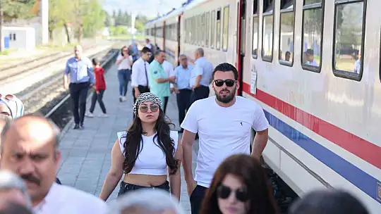 Turistik Diyarbakır Ekspresi Elazığ'da